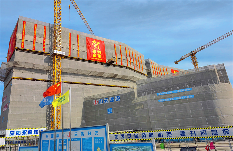 2024年10月30日，尊龙时凯三建上海新华泰医院项目主体封顶。
